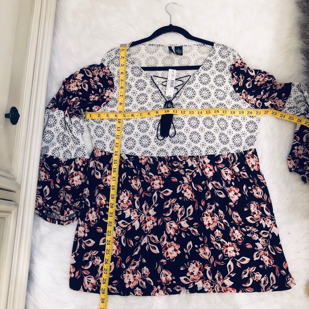 NWT New direction Floral curvy blouse - Picture 3 of 8